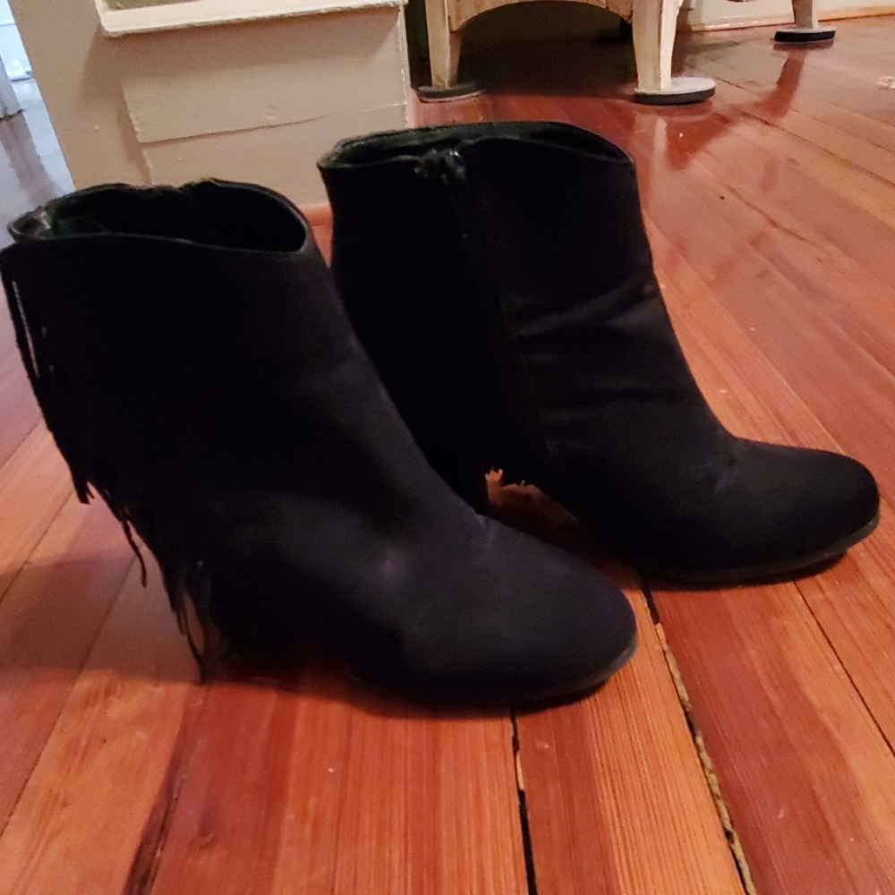 Black fringed ankle boots